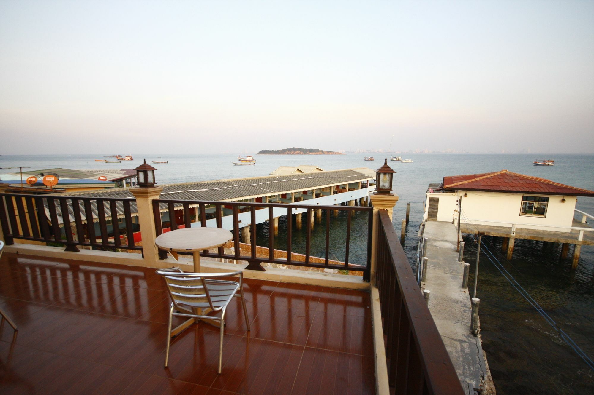 Koh Larn Sea Side Resort Екстериор снимка